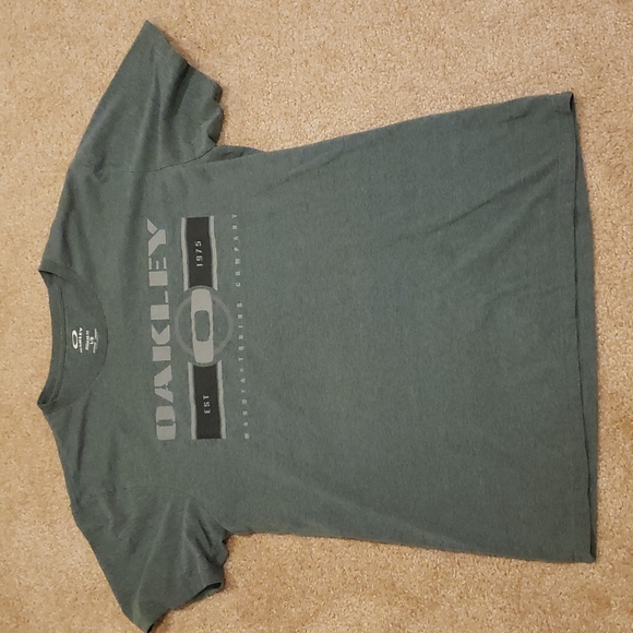Oakley t-shirt - Picture 1 of 1